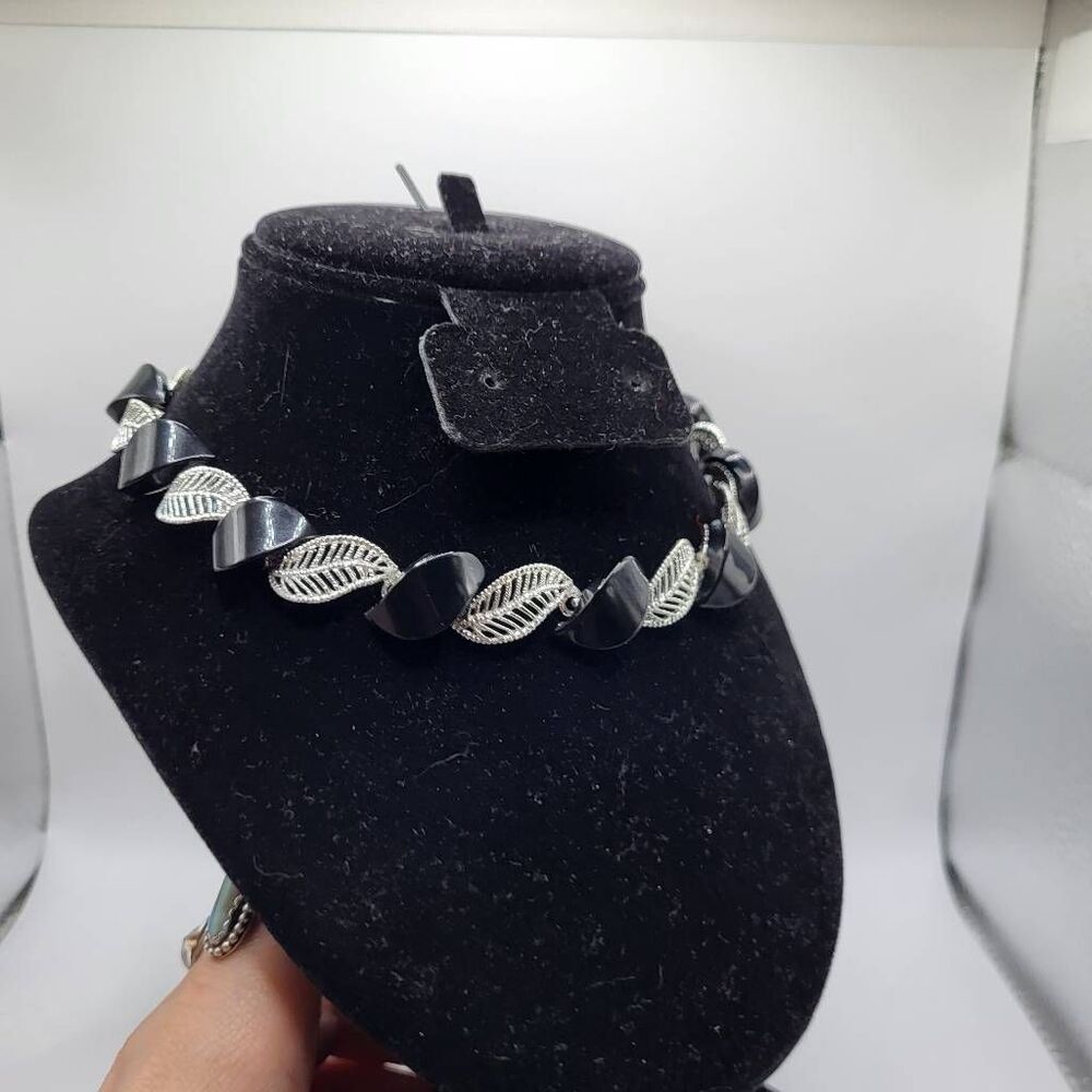 Chunky 90s "Amerique" Black and Silver Leaf Necklace